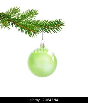 belle boule de noël en verre avec branche de pin Banque D'Images