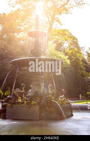 fontaine dans le jardin de la ville d'überlingen sur le lac de constance Banque D'Images