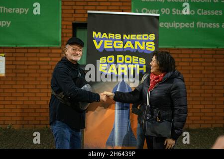 Glasgow, Écosse, Royaume-Uni, 12 novembre 2021 . le dernier jour de la COP26, des manifestations se produisent à l'extérieur des portes 12 novembre 2021 crédit: Reiss McGuire/Alamy Live News Banque D'Images