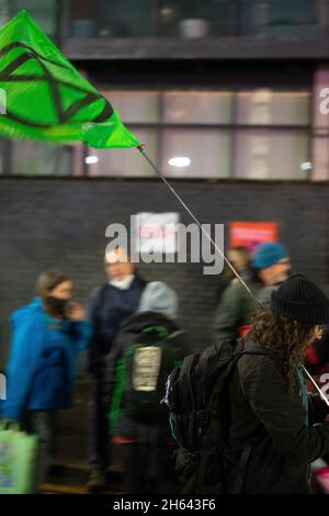 Glasgow, Écosse, Royaume-Uni, 12 novembre 2021 . le dernier jour de la COP26, des manifestations se produisent à l'extérieur des portes 12 novembre 2021 crédit: Reiss McGuire/Alamy Live News Banque D'Images