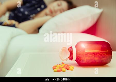 les personnes utilisant des pilules de sommeil et narcotiques addiction effet secondaire dangereux de la notion de médicament Banque D'Images