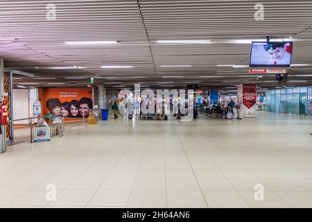 DHAKA, BANGLADESH - 23 NOVEMBRE 2016 : intérieur de l'aéroport international de Shahjalal à Dhaka, Bangladesh Banque D'Images