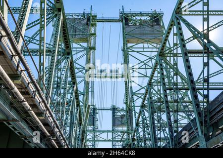 Chemin de transport en sections voûté Columbia River pont élévateur Interstate au-dessus de la rivière Columbia, le long duquel passe l'autoroute Interstate I-5 Banque D'Images