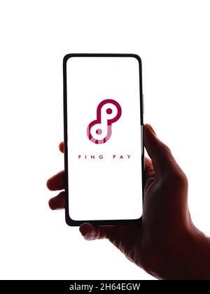 West Bangal, Inde - 11 novembre 2021 : logo Ping Pay Axis Bank sur l'écran du téléphone. Banque D'Images