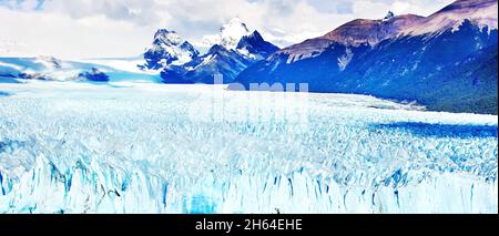 Paysage pittoresque du glacier bleu Perito Moreno situé dans le sud de la Patagonie, en Argentine Banque D'Images