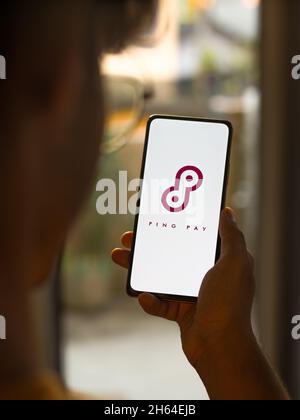 West Bangal, Inde - 11 novembre 2021 : logo Ping Pay Axis Bank sur l'écran du téléphone. Banque D'Images