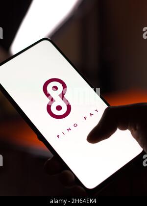 West Bangal, Inde - 11 novembre 2021 : logo Ping Pay Axis Bank sur l'écran du téléphone. Banque D'Images