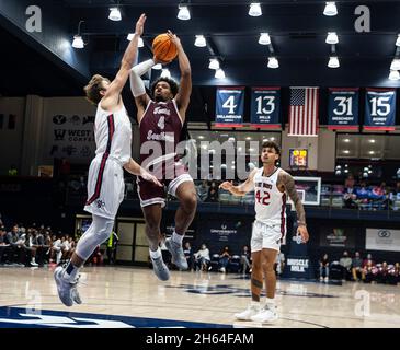 Moraga, États-Unis.12 novembre 2021.A. le gardien sud du Texas Bryson Etienne (4) se dirige vers le panier lors du match de basket-ball des hommes NCAA entre Texas Southern Tigers et les Saint Mary's Gaels.Saint MaryÕs a gagné 67-58 au Pavillon McKeon Moraga Calif. Thurman James/CSM/Alamy Live News Banque D'Images