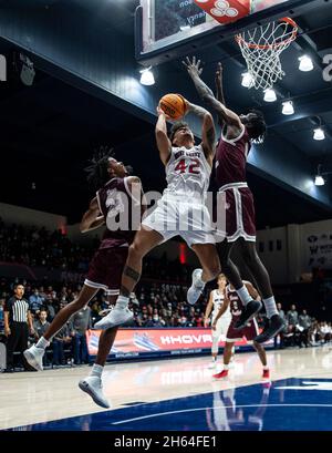 Moraga, États-Unis.12 novembre 2021.A. Dan Fotu, l'avant-garde de St. Mary (42), se dirige vers le panier lors du match de basket-ball NCAA entre Texas Southern Tigers et les Saint Mary's Gaels.Saint MaryÕs a gagné 67-58 au Pavillon McKeon Moraga Calif. Thurman James/CSM/Alamy Live News Banque D'Images