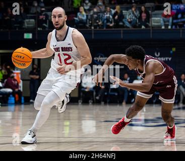 Moraga, États-Unis.12 novembre 2021.A. le garde de St. Mary Tommy Kuhse (12) se rend au panier pendant le match de basket-ball masculin NCAA entre les Texas Southern Tigers et les Saint Mary's Gaels.Saint MaryÕs a gagné 67-58 au Pavillon McKeon Moraga Calif. Thurman James/CSM/Alamy Live News Banque D'Images