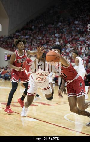 Bloomington, États-Unis.12 novembre 2021.Jordan Geronimo (22) de l'Université de l'Indiana joue contre l'Université de l'Illinois du Nord lors d'un match de basket-ball NCAA à Assembly Hall à Bloomington, dans l'Indiana Hoosiers bat NIU 85-49.Crédit : SOPA Images Limited/Alamy Live News Banque D'Images