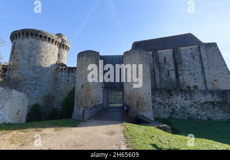 Château de la Madeleine, vallée de Chevreuse, France. Un château médiéval du XIe siècle a été construit pour défendre les villages locaux contre les pillages fréquents. Banque D'Images