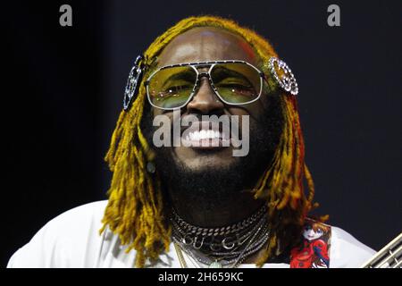 Las Vegas, États-Unis.13 novembre 2021.Thundercat se produit sur scène pendant le Day N Vegas Music Festival au Las Vegas Festival Grounds de Las Vegas, Nevada, le vendredi 12 novembre 2021.Photo de James Atoa/UPI crédit: UPI/Alay Live News Banque D'Images