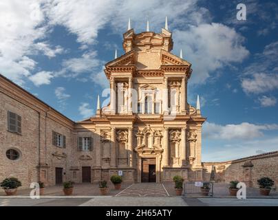 Cherasco, Cuneo, Italie - 27 octobre 2021 : Sanctuaire de notre-Dame du peuple (1702), église de style baroque conçue par Sebastiano Taricco Banque D'Images