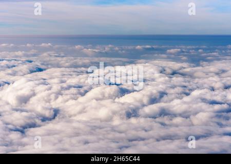 Au-dessus des nuages Banque D'Images