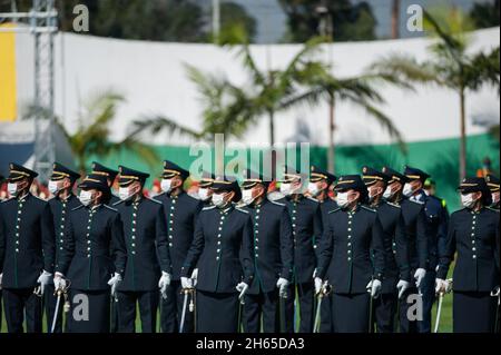 Les officiers de police nouvellement promus participent à leur cérémonie de promotion au cours d'un événement ont été le président de la Colombie, Ivan Duque Marquez, et le min de la Colombie Banque D'Images