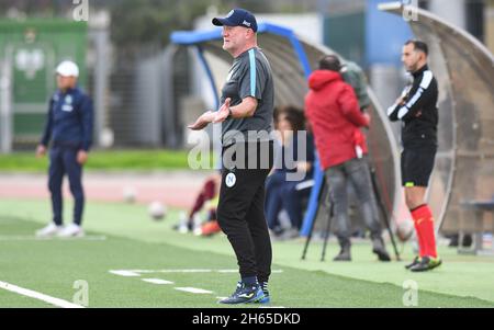 Naples, Italie.13 novembre 2021.Alessandro Pistolesi entraîneur de Napoli Femminile pendant le championnat italien de football League A Women 2021/2022 match entre Napoli Femminile vs US Sassuolo Calcio Femminile au stade Giuseppe Piccolo crédit: Live Media Publishing Group/Alay Live News Banque D'Images