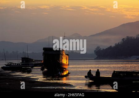 Laos, province de Luang Prabang, ville de Luang Prabang, Patrimoine mondial de l'UNESCO depuis 1995, veuve Mekong // Laos, province de Luang Prabang, Banque D'Images