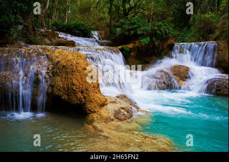 Laos, province de Luang Prabang, chute de TAD Thong // Laos, province de Luang Prabang, ville de Luang Prabang, Patrimoine mondial de l'UNESCO depuis 1995, Ta Banque D'Images