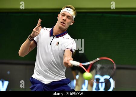 Le canadien Denis Shapovalov en action lors de la finale masculine du tournoi de tennis ATP Stockholm Open à Stockholm le 13 novembre 2021. Foto : Jonas Ekströmer / TT / code 10030 Banque D'Images