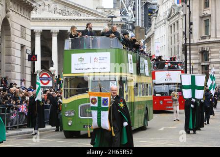 Londres, Royaume-Uni, 13 novembre 2021.Après l'annulation de l'événement de 2020 en raison de Covid, 800 ans d'infanterie ont résillé les rues les plus célèbres de la City de Londres.En commençant par Mansion House, en passant par Cornhill, et pour accueillir la nomination du 693e Lord Mayor de Londres, la procession colorée et variée de 3 miles a commencé aux cours royales de justice.Monica Wells/Alay Live News Banque D'Images