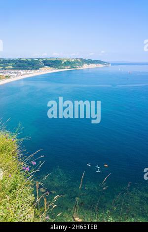 Seaton Devon vue aérienne de la plage depuis le sentier de la côte sud-ouest au-dessus de la plage de Seaton un mélange de galets de sable et de galets Seaton Bay England UK GB Europe Banque D'Images