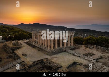 Le Temple d'Aphaia ou Afea est situé dans un complexe de sanctuaire dédié à la déesse Aphaia sur l'île grecque d'Aigina, qui se trouve dans la sa Banque D'Images