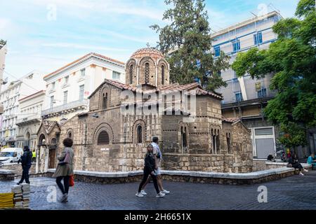 Athènes, Grèce.Novembre 2021. Vue extérieure de l'église de Kapnikarea dans le centre-ville Banque D'Images