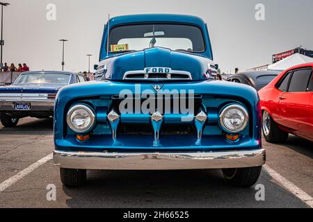 Reno, NV - 6 août 2021 : camion Ford F1 1951 à un salon de voiture local. Banque D'Images