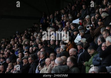 NOTTINGHAM, ROYAUME-UNI.13 NOVEMBRE Un record de participation à un match de la ligue nationale de 12843 est vu lors du match de la ligue nationale entre le comté de Notts et Solihull Maures au Meadow Lane Stadium, Nottingham, le samedi 13 novembre 2021.( Credit: james holyOak/Alay Live News Banque D'Images