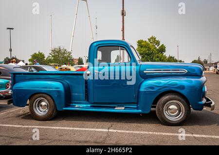 Reno, NV - 6 août 2021 : camion Ford F1 1951 à un salon de voiture local. Banque D'Images