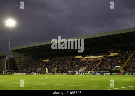 NOTTINGHAM, ROYAUME-UNI.13 NOVEMBRE Un record de participation à un match de la ligue nationale de 12843 est vu lors du match de la ligue nationale entre le comté de Notts et Solihull Maures au Meadow Lane Stadium, Nottingham, le samedi 13 novembre 2021.( Credit: james holyOak/Alay Live News Banque D'Images