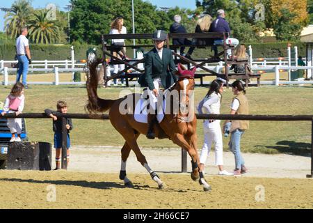 Séville, Espagne.13 novembre 2021.L'Infanta Elena assiste aux sauts dans la Hipica de Pineda, samedi, 13 novembre, 202 crédit: CORDO PRESSE/Alay Live News Banque D'Images