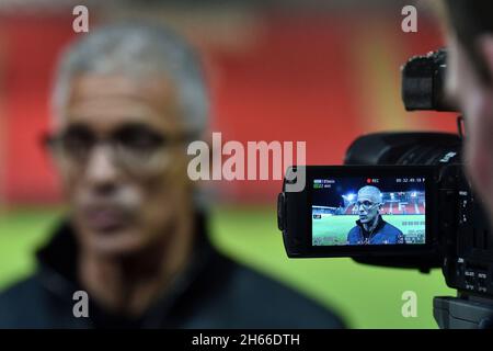 Exeter, Royaume-Uni.13 novembre 2021.EXETER, GBR.13 NOVEMBRE Keith Curle (gérant) d'Oldham Athletic lors du match Sky Bet League 2 entre Exeter City et Oldham Athletic au St James' Park, Exeter le samedi 13 novembre 2021.(Credit: Eddie Garvey | MI News) Credit: MI News & Sport /Alay Live News Banque D'Images