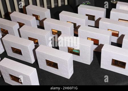 Berlin, Allemagne.13 novembre 2021.Vue sur les trophées de la cérémonie de remise des prix de l'Académie allemande de télévision (Daff) au cinéma Babylone.Credit: Jörg Carstensen/dpa/Alay Live News Banque D'Images