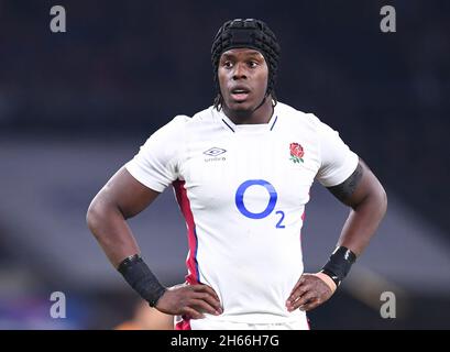 13 novembre 2021; Twickenham, Londres, Angleterre, Autumn Series International rugby, Angleterre contre Australie: Maro Itoje d'Angleterre entre les pièces Banque D'Images