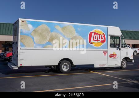 Pi.Wayne - Circa novembre 2021 : camion de livraison de collations Frito-Lay.Frito-Lay est une filiale de PepsiCo qui fabrique des copeaux et d'autres mousses salées Banque D'Images