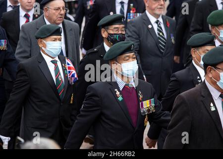 Le 100e défilé d'armistice de Bedworth qui a lieu le 11 novembre 2021.Photo Gurkhas prenant part à la parade. Banque D'Images