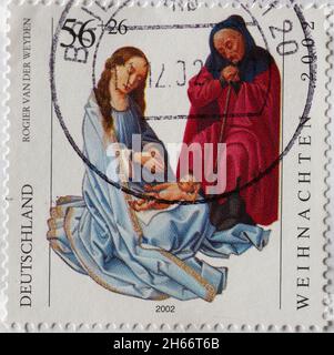 ALLEMAGNE - VERS 2002 : timbre-poste d'Allemagne, montrant la Sainte famille - détail de l'autel Miraflores de Rogier van der Weyden Banque D'Images