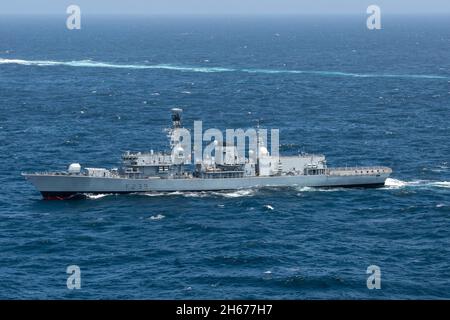 Baie du Bengale, Inde.17 octobre 2021.Frégate de la Marine royale britannique de la classe Richmond, HMS Richmond, lors de l'exercice de partenariat maritime 2021 le 17 octobre 2021 dans la baie du Bengal, en Inde.Crédit : MC2 Russell Lindsey/États-UnisNavy/Alamy Live News Banque D'Images