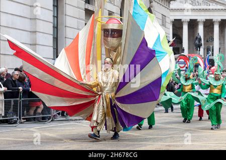 Les membres de la compagnie de procureurs de la City of London ont vu des représentations et des défilés le long de la Banque d'Angleterre, pendant le défilé.le Lord Mayor's Show remonte au début du XIIIe siècle, lorsque le roi John a autorisé rashly la City de Londres à nommer son propre maire.Chaque année, le maire nouvellement élu visite la ville en une calèche dorée pour jurer sa loyauté à la Couronne.Cette année, Alderman Vincent Keaveny a été élu 693e maire de la ville de Londres.La parade commence à Mansion House.(Photo de Belinda Jiao/SOPA Images/Sipa USA) Banque D'Images