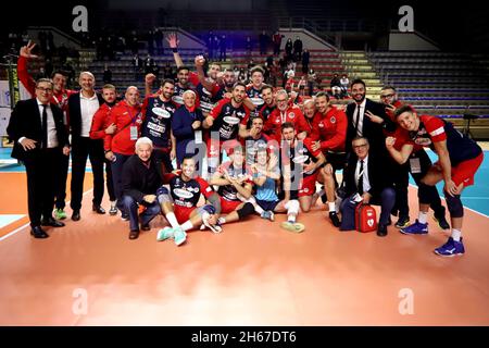 Taranto, Italie.13 novembre 2021.Gioiella Prisma Taranto à la fin du match pendant Prisma Taranto vs Kione Padova, Volleyball Italien Serie A Men SuperLeague Championship Championship à Taranto, Italie, novembre 13 2021 crédit: Independent photo Agency/Alay Live News Banque D'Images