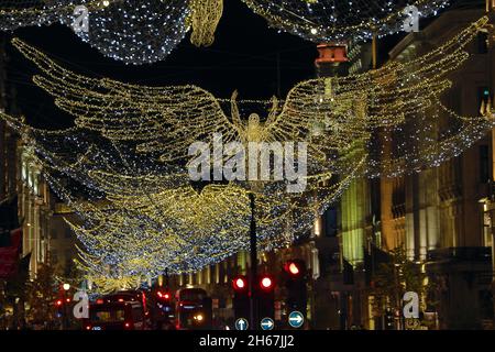 Londres, Royaume-Uni.13 novembre 2021.Angel en forme de décorations de Noël à Regent Street à Londres, Angleterre crédit: Paul Brown/Alay Live News Banque D'Images