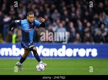 High Wycombe, Royaume-Uni.13 novembre 2021.Curtis Thompson de Wycombe Wanderers lors du match de la Sky Bet League 1 entre Wycombe Wanderers et Portsmouth à Adams Park, High Wycombe, Angleterre, le 13 novembre 2021.Photo d'Andy Rowland.Crédit : Prime Media Images/Alamy Live News Banque D'Images