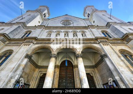 La paroisse catholique et l'église universitaire Saint-Louis, appelée Ludwigskirche, à Munich.C'est une église monumentale de style néo-roman avec le secon Banque D'Images