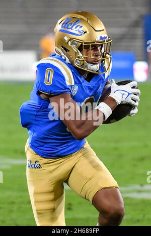 Pasadena, CA.13 novembre 2021.UCLA Bruins Wide Receiver Kam Brown #0 en action pendant le deuxième trimestre du NCAA football jeu entre les Bruins UCLA et les Colorado Buffaloes au Rose Bowl à Pasadena, Californie.obligatoire photo Credit: Louis Lopez/Cal Sport Media/Alay Live News Banque D'Images