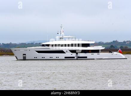 14/11/2021 Gravesend Royaume-Uni nouveau super yacht Moon Sand a été lancé cette année et est un 55,5 m de luxe yacht avec un courant d'eau peu profond pour l'exploration Banque D'Images