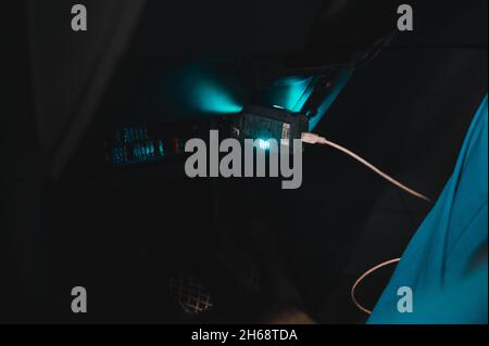 Ivano-Frankivsk, Ukraine 25 janvier 2021 : OBD port gros plan, diagnostic informatique d'une voiture dans un concessionnaire Volkswagen. Banque D'Images