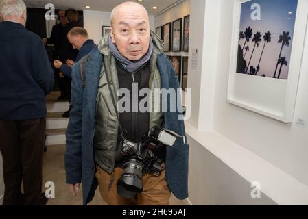 Paris : Vernissage de l'exposition CROISANT avec Philippe Morillon, Romain Battaglia et invités à la Galerie de la Clé. Banque D'Images