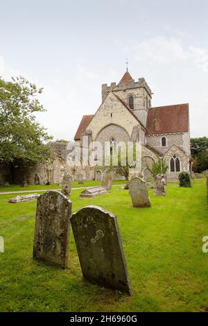 Vue sur l'église de Saint Mary et de Saint Blaise dans le village de Boxgrove West Sussex angleterre Banque D'Images